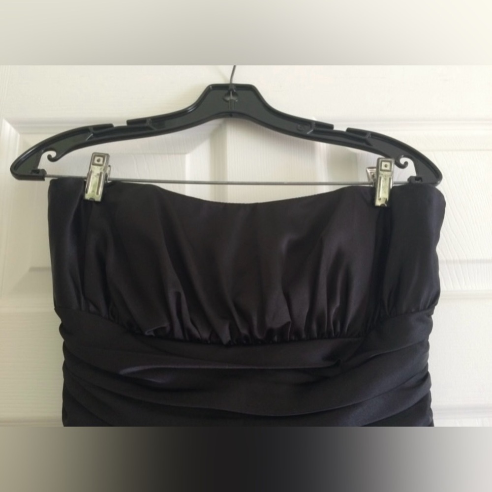 Elegant Black Strapless Dress - Picture 4 of 5